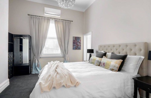 Hepburn Springs House | Olcorn House Summary: