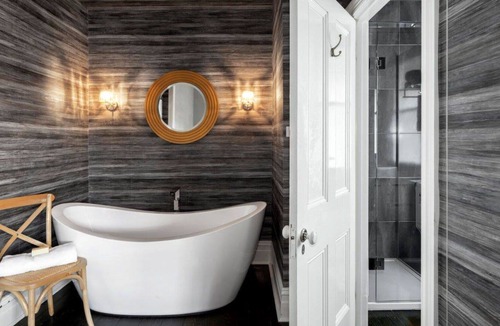 Hepburn Springs House | Olcorn House Summary: