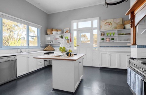 Hepburn Springs House | Olcorn House Summary: