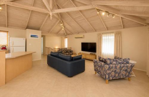 Dunsborough House | Old Dunsborough Winter Retreat