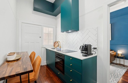 West Perth Apartment | Old English Inspired 1BR Apartment