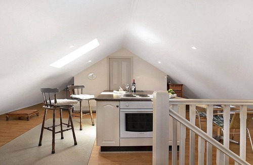 Bowral House | Old Mansfield Loft - gardens, gazebo and getaway