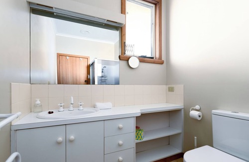 Low Head House | Old-School Charm Meets Beachside Bliss
