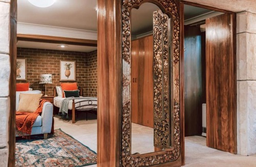 Olinda Apartment | Olinda Sandstone Apartment 2 Bedroom Spa bath