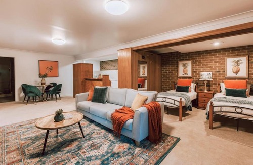 Olinda Apartment | Olinda Sandstone Apartment 2 Bedroom Spa bath