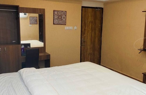 Kelambakkam Hotel | OMR GRAND INN