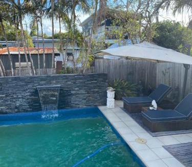 Lota Apartment | On Esplanade own flat & Pool, 2 kms to Manly cafe precinct