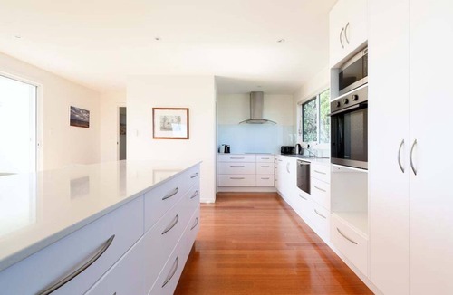 Low Head House | On the Beach & Golf Course Minutes from MTB Trails