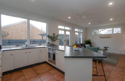 Cumberland Park Apartment | One Bedroom Cottage Close To Adelaide CBD
