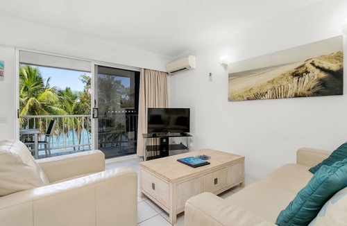 Clifton Beach Apartment | One-Bedroom Beachfront Apartment - Top Floor