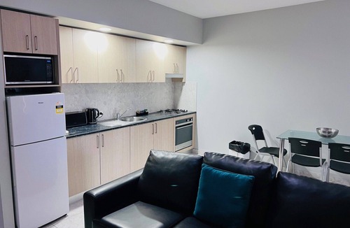 Hamilton Apartment | One Bedroom Deluxe Spa Apartment