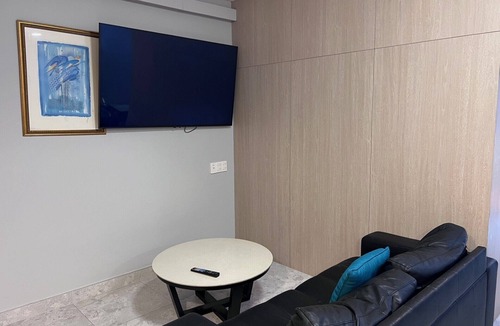 Hamilton Apartment | One Bedroom Deluxe Spa Apartment