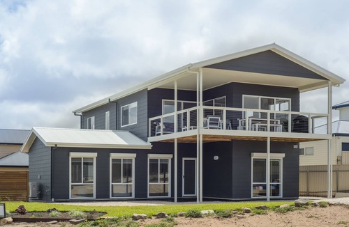 Middleton House | Onshore Retreat, Middleton (sleeps 12)