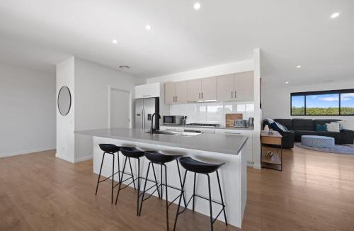 Mansfield House | Opal - Mansfield - Sleeps 7