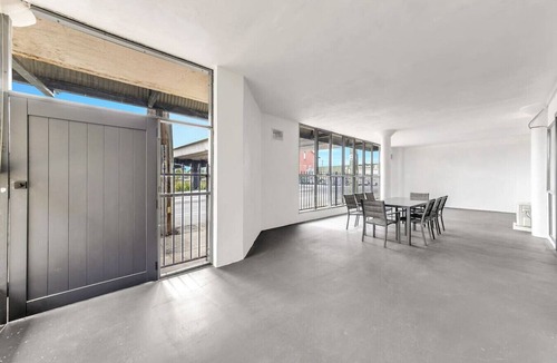 Coburg Apartment | Open and Airy Warehouse on Loch