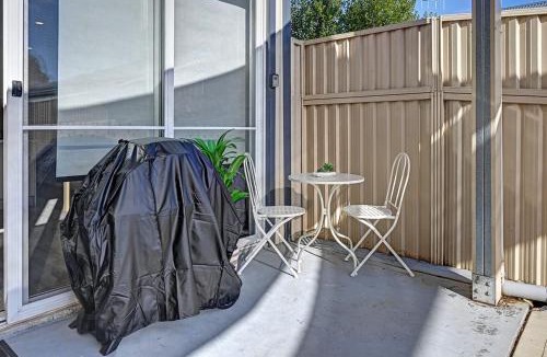 Llanarth Apartment | Ophir Studio - Ideal for Work, BBQ