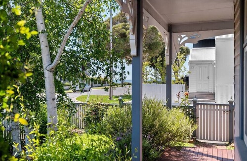Rippleside House | Orontes Cottage Geelong Retreat | Pet Friendly