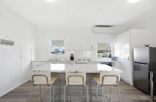St. Georges Basin House | Osprey Cottage by Book Jervis Bay
