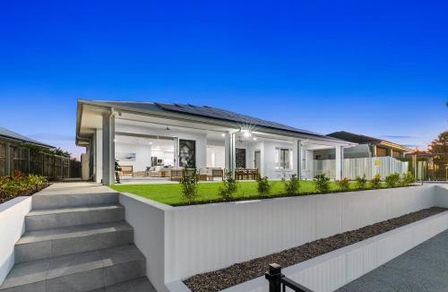 Banksia Beach House | Osprey Oasis