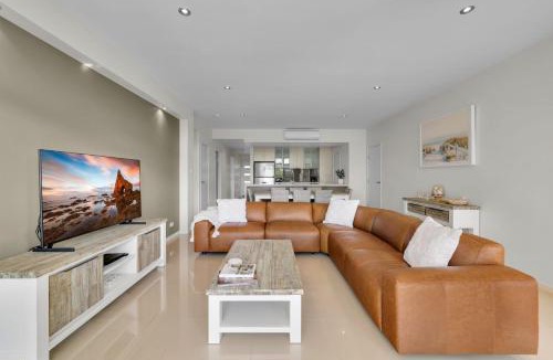 Huskisson Apartment | Our Beach House at Husky by Book Jervis Bay - Coastal Couples Escape