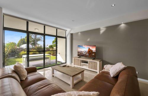 Huskisson Apartment | Our Beach House at Husky by Book Jervis Bay - Coastal Couples Escape