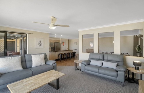 Batehaven Apartment | Our Haven: 4-Bed Escape Near Beach & Mogo Trails