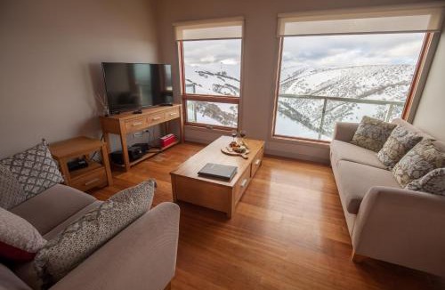 Hotham Heights Apartment | Outside Edge
