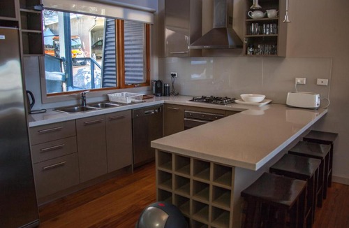 Hotham Heights Apartment | Outside Edge