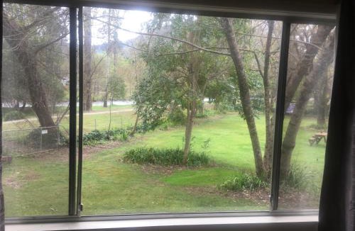 Bright Apartment | Ovensview On Riverside