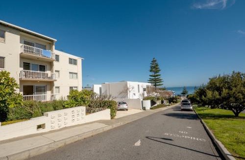 Cottesloe Apartment | OVER1 - Ocean Breeze