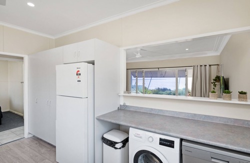 Cooee Bay House | Overlooking Keppel Bay