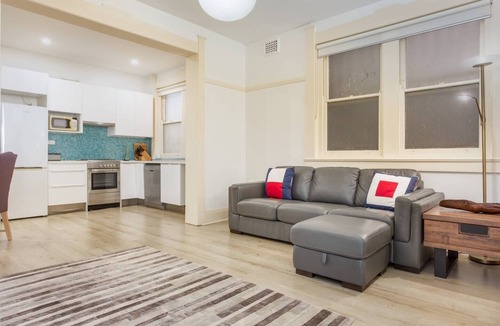 Kings Cross Apartment | Oversized Art Deco in Potts Point near Harbour