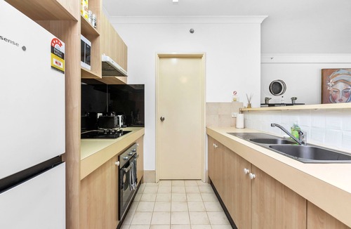 East Perth Apartment | Oversized East Perth 2BR Pool Gym Parking