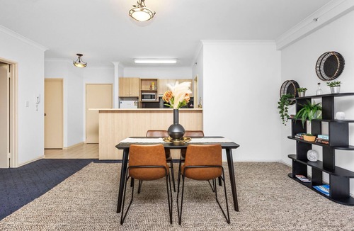 East Perth Apartment | Oversized East Perth 2BR Pool Gym Parking