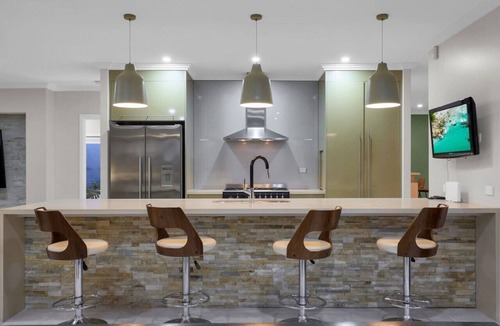Kanimbla House | Oversized Luxury- A Corporate/Family Heaven