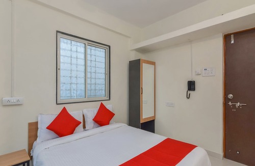 Phase 1 Hotel | OYO 19162 Flagship Aura