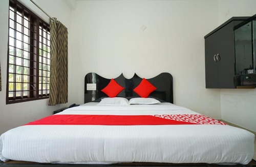 Adimaly Hotel | OYO 23388 Fathima Residency