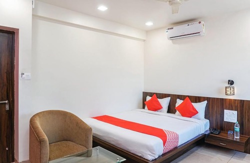 Parner Hotel | OYO 27051 Karishma Palace