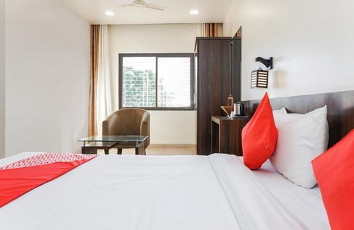 Parner Hotel | OYO 27051 Karishma Palace