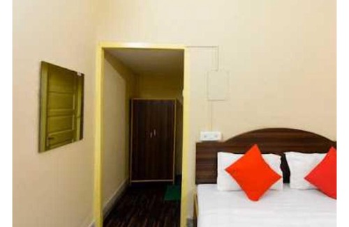 Salt Lake Hotel | OYO 90228 Honey Regency