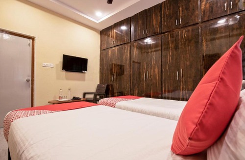 Hyderabad Hotel | OYO Hotel Pushpa Grand