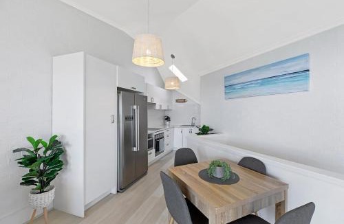 Blue Bay Apartment | Pacific Breeze 11