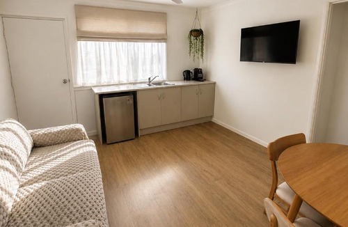 Pacific Paradise Hotel | Pacific Paradise Airport Motel