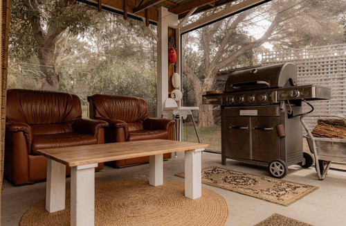 St Helens Apartment | Paddy's Shack - Outdoor Bath, Sauna & BBQ