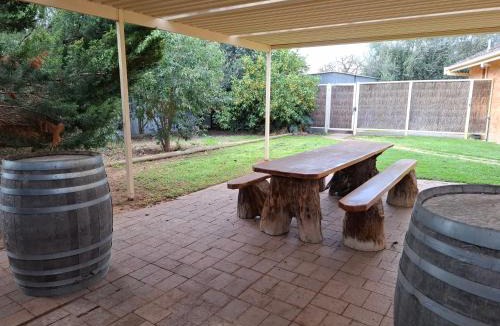 Echuca House | PAK House Central - Spacious 4 Bedroom New Listing!