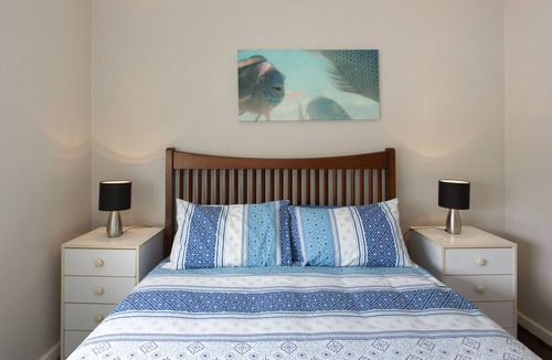 Rockingham Cabin | Palm Beach Sunset Cabin - Close to Penguin Island