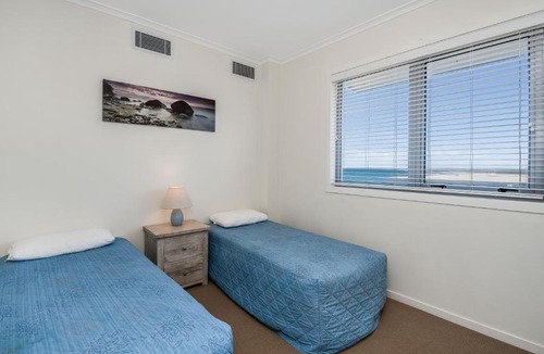 Kings Beach Apartment | Pandanus Court