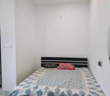 Deoghar House | Pandit Devki Nandan Dharamsala & Guest House