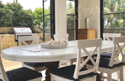 Dunsborough Villa | Panoramic Bay Views - Pet friendly & only a 5 minute stroll to town.