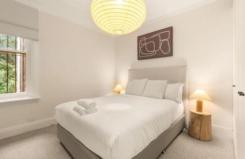 Darling Point Apartment | Panoramic Harbour Views in Darling Point for 7